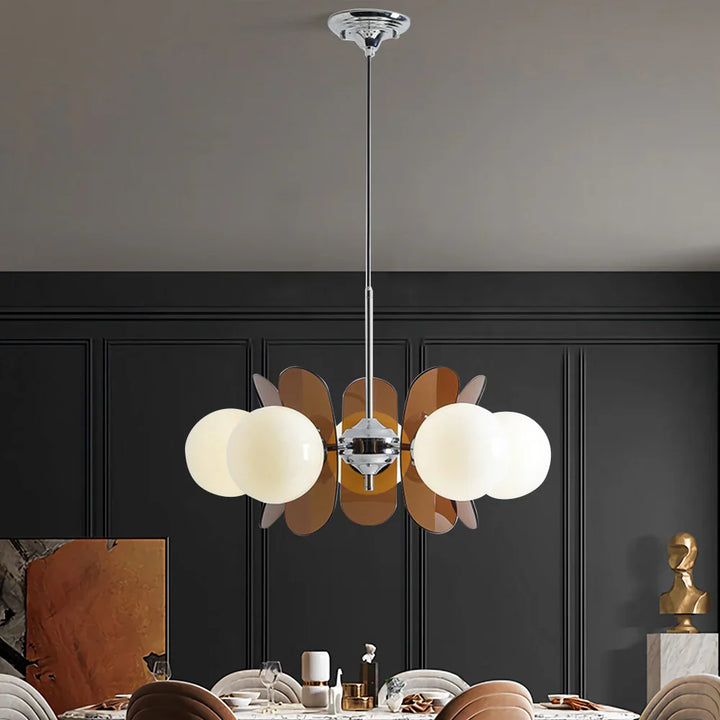 Lampa wisząca w stylu Bauhaus z kulistymi kloszami i dekoracyjnymi panelami z bursztynu
