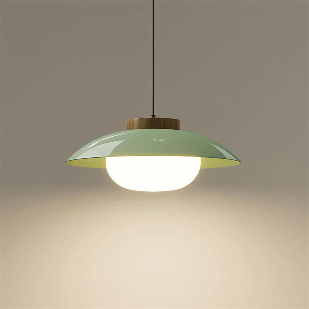 Lampa wisząca w szklanym kloszu z drewnianym wykończeniem