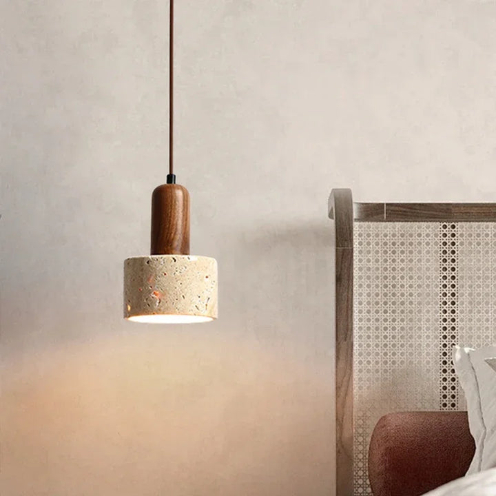 Lampa wisząca wykonana z naturalnego kamienia i drewna