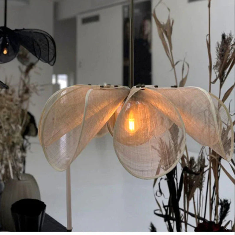 Lampa wisząca z abażurem z siatki kwiatowej