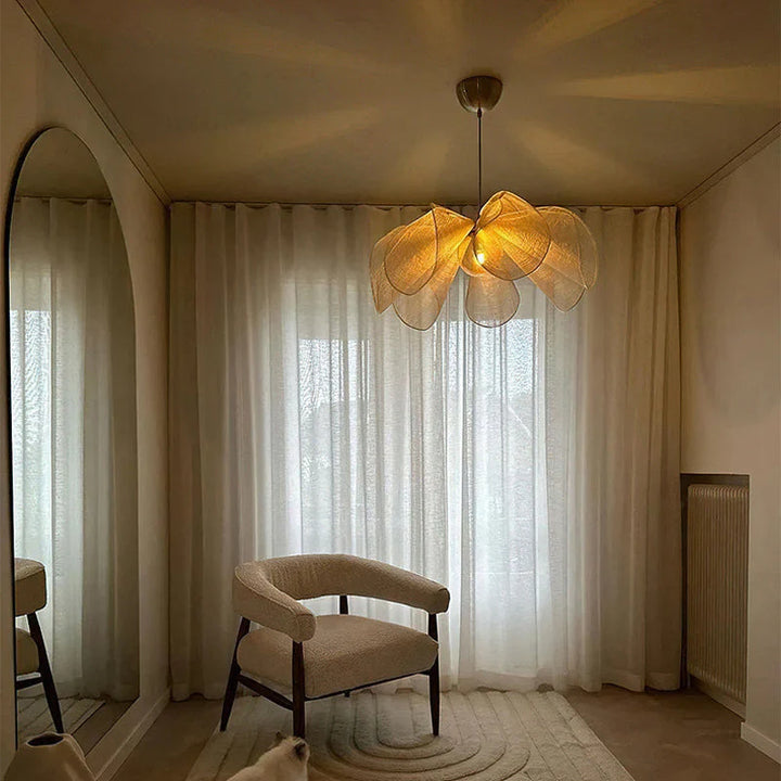 Lampa wisząca z abażurem z siatki kwiatowej