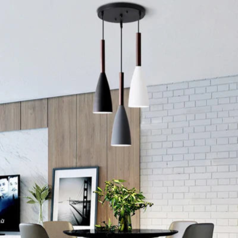 Lampa wisząca z cienkimi kloszami na pasku