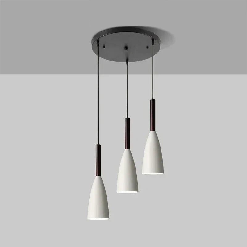 Lampa wisząca z cienkimi kloszami na pasku