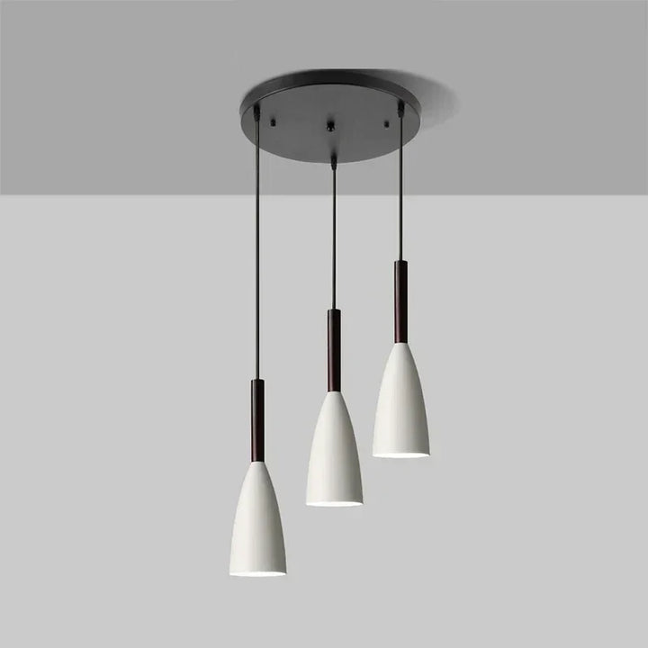 Lampa wisząca z cienkimi kloszami na pasku