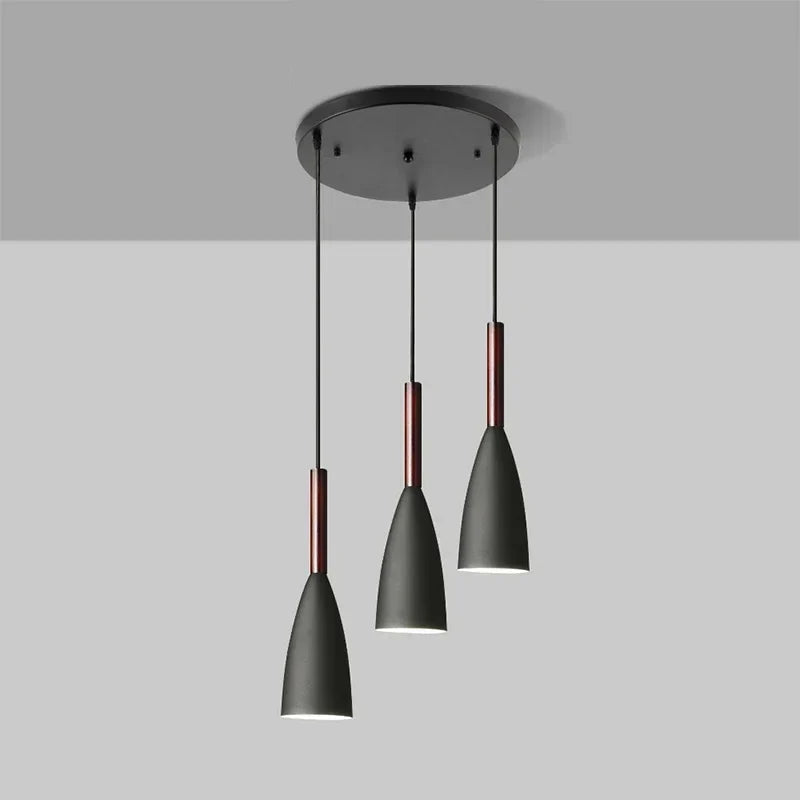 Lampa wisząca z cienkimi kloszami na pasku