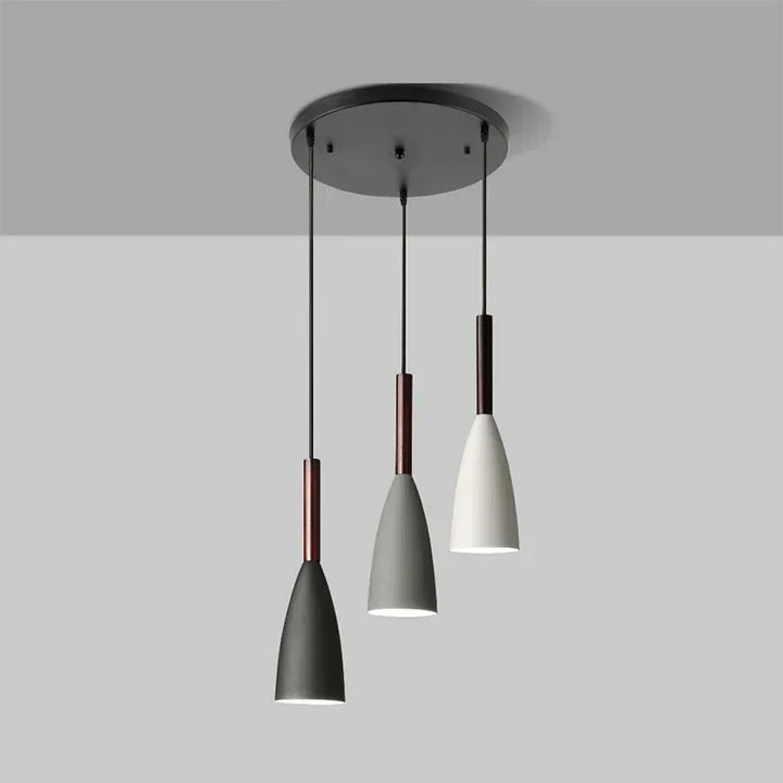 Lampa wisząca z cienkimi kloszami na pasku