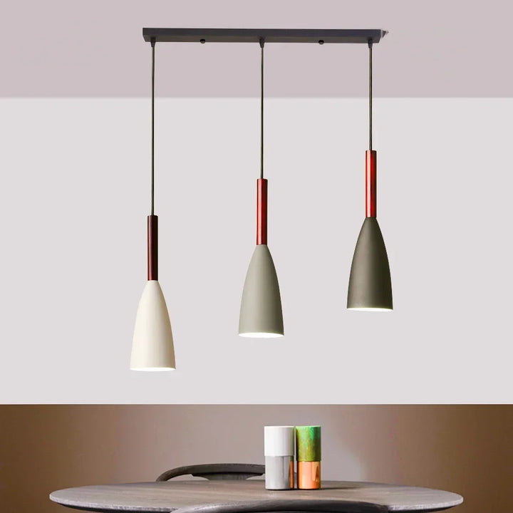 Lampa wisząca z cienkimi kloszami na pasku