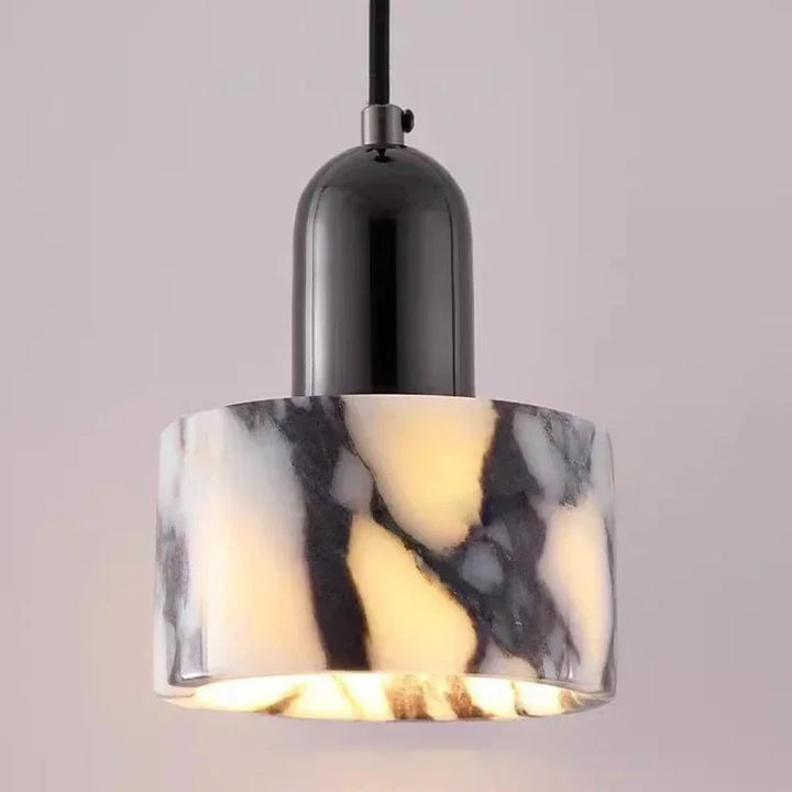 Lampa wisząca z cylindrycznym kloszem marmurowym