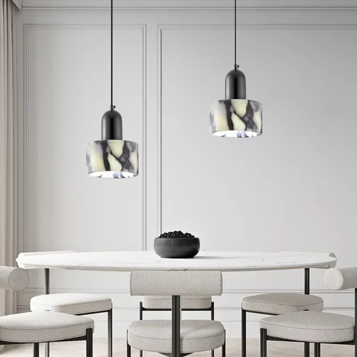 Lampa wisząca z cylindrycznym kloszem marmurowym