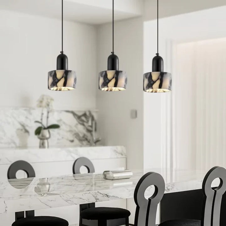 Lampa wisząca z cylindrycznym kloszem marmurowym