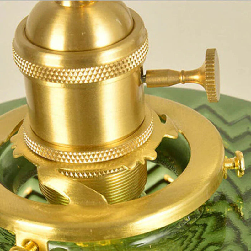 Lampa wisząca z cylindrycznym kloszem ze szkła ryflowanego i mosiężną oprawą