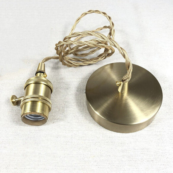 Lampa wisząca z cylindrycznym kloszem ze szkła ryflowanego i mosiężną oprawą