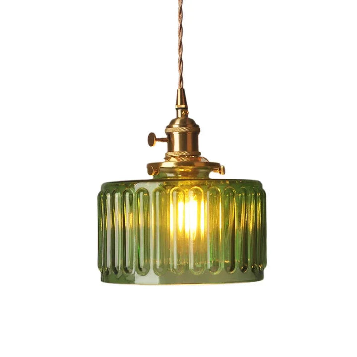 Lampa wisząca z cylindrycznym kloszem ze szkła ryflowanego i mosiężną oprawą