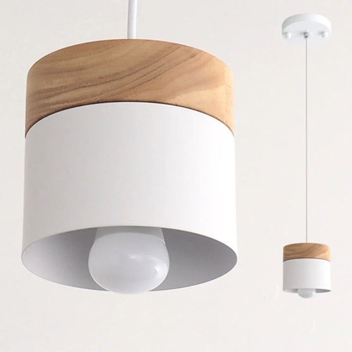Lampa wisząca z cylindrycznym metalowym kloszem i drewnianą nakładką