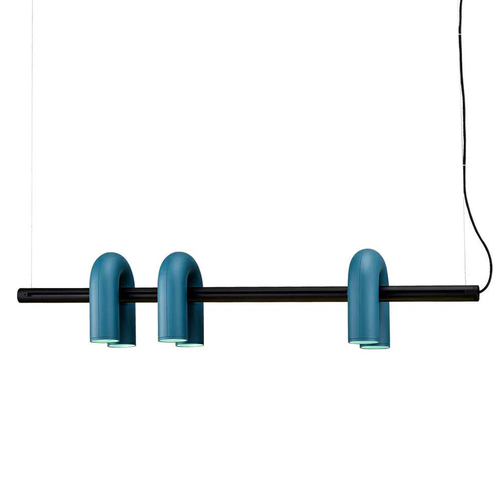 Lampa wisząca z cylindrycznymi punktami świetlnymi na łukowatych ramionach