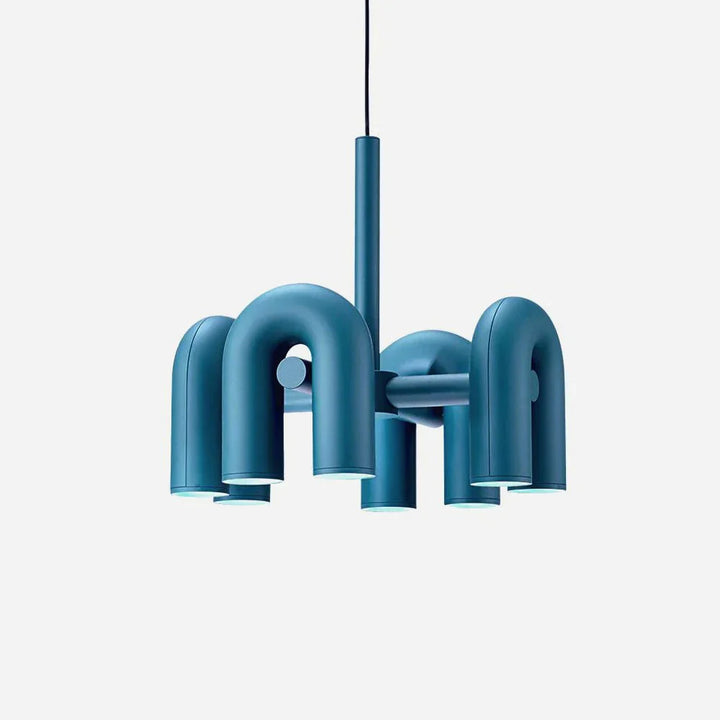 Lampa wisząca z cylindrycznymi punktami świetlnymi na łukowatych ramionach