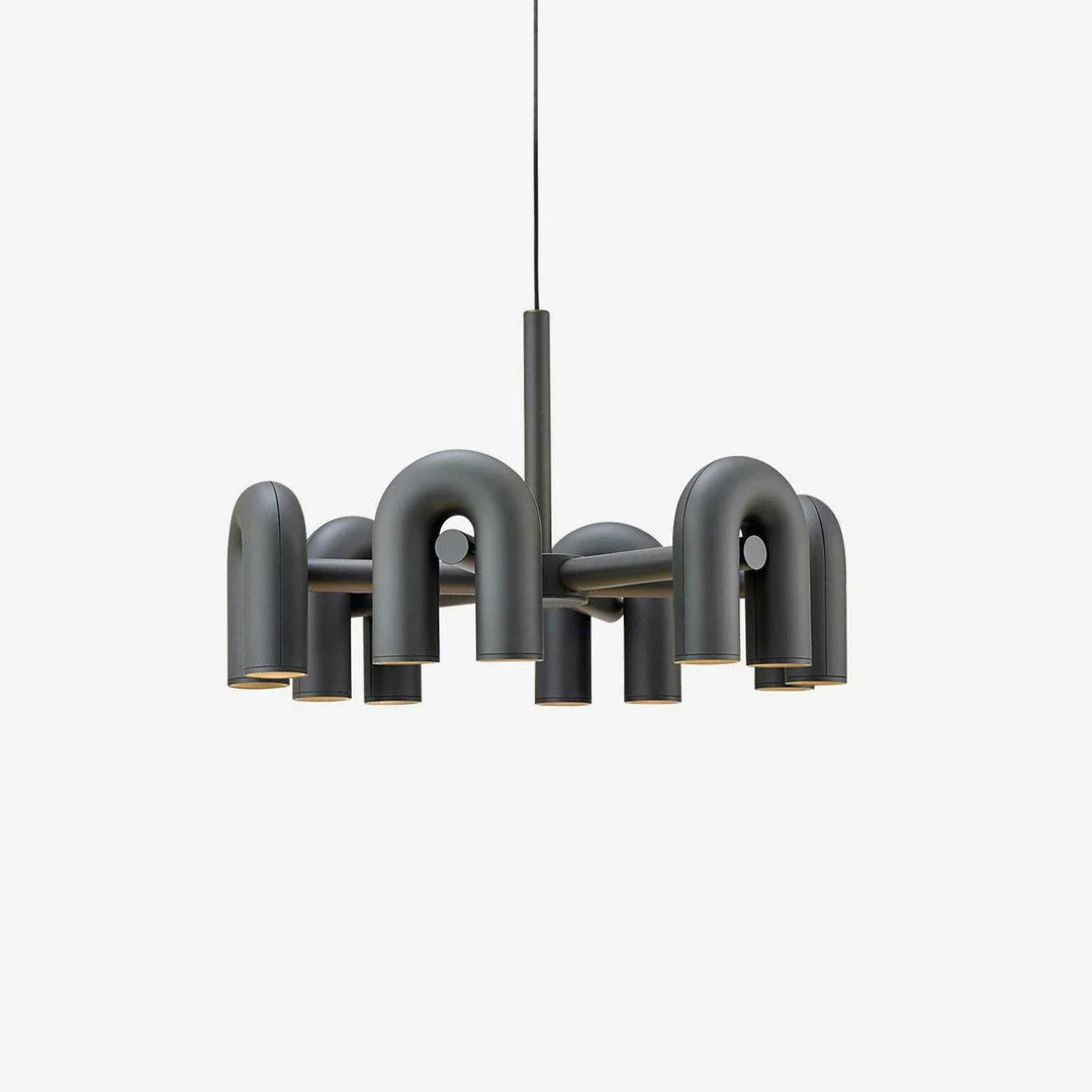 Lampa wisząca z cylindrycznymi punktami świetlnymi na łukowatych ramionach