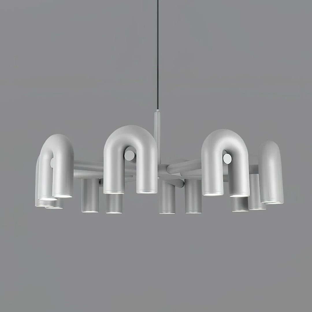 Lampa wisząca z cylindrycznymi punktami świetlnymi na łukowatych ramionach
