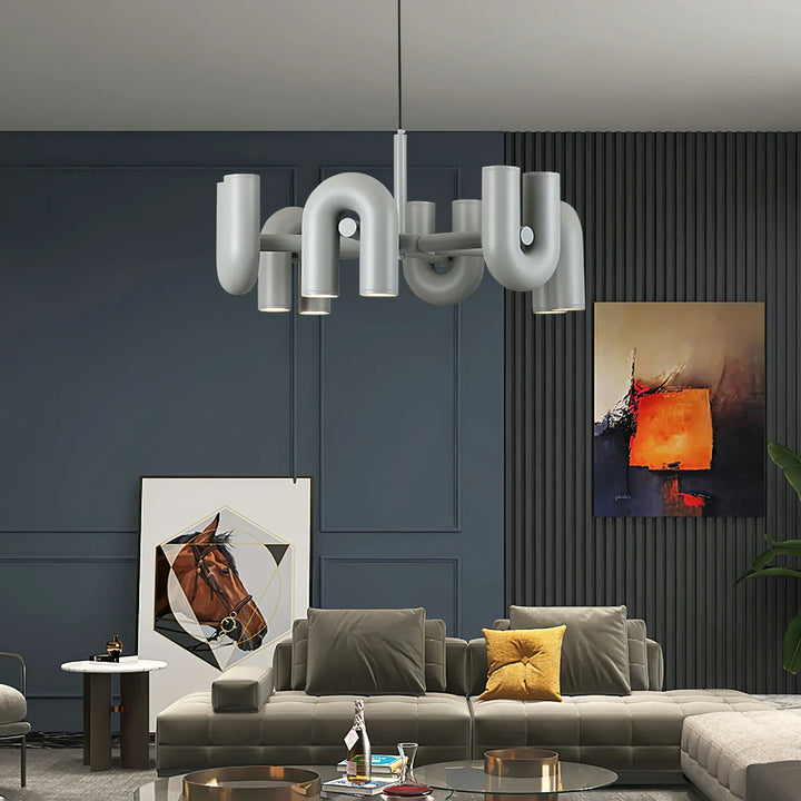 Lampa wisząca z cylindrycznymi punktami świetlnymi na łukowatych ramionach