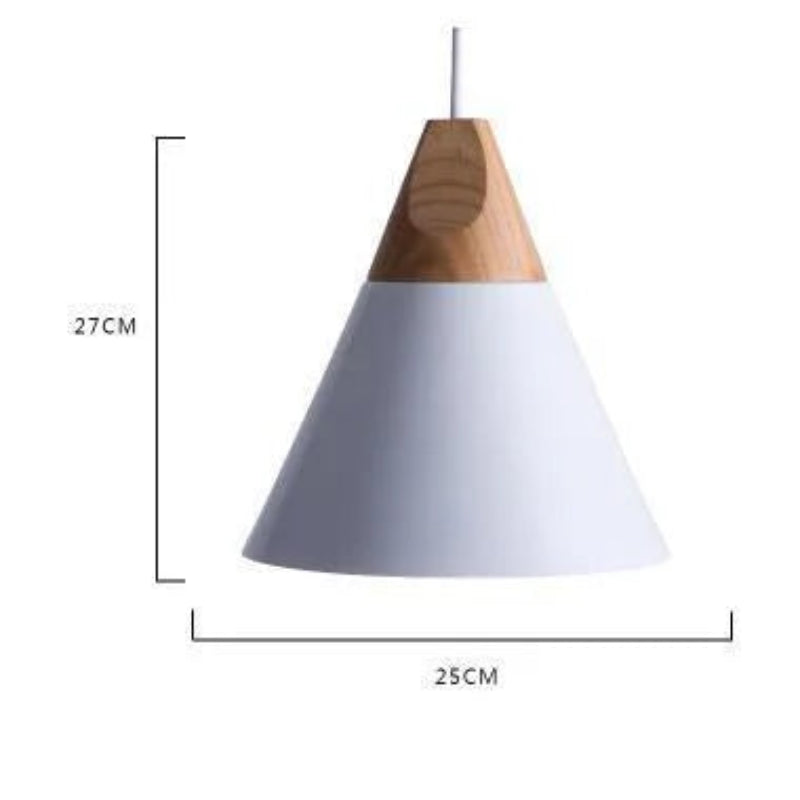 Lampa wisząca z drewnem i metalowym stożkiem