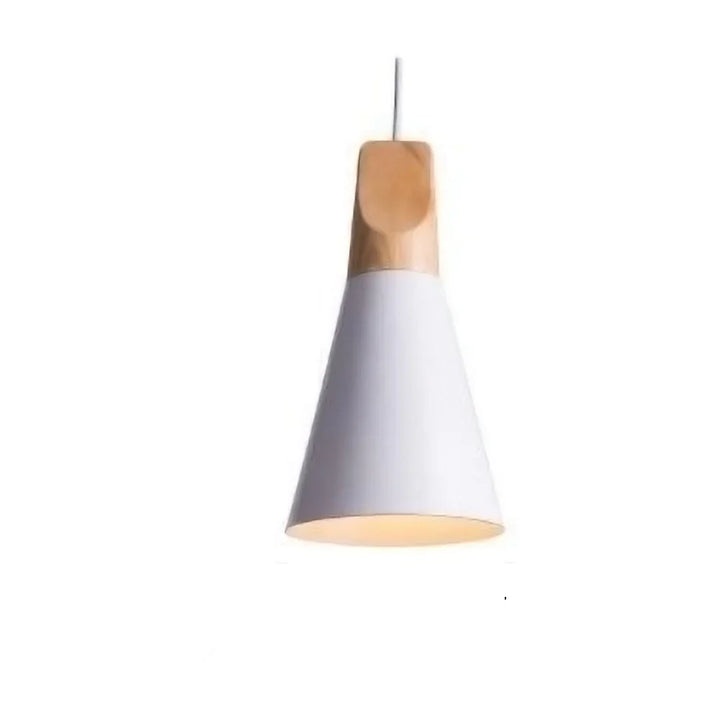 Lampa wisząca z drewnem i metalowym stożkiem