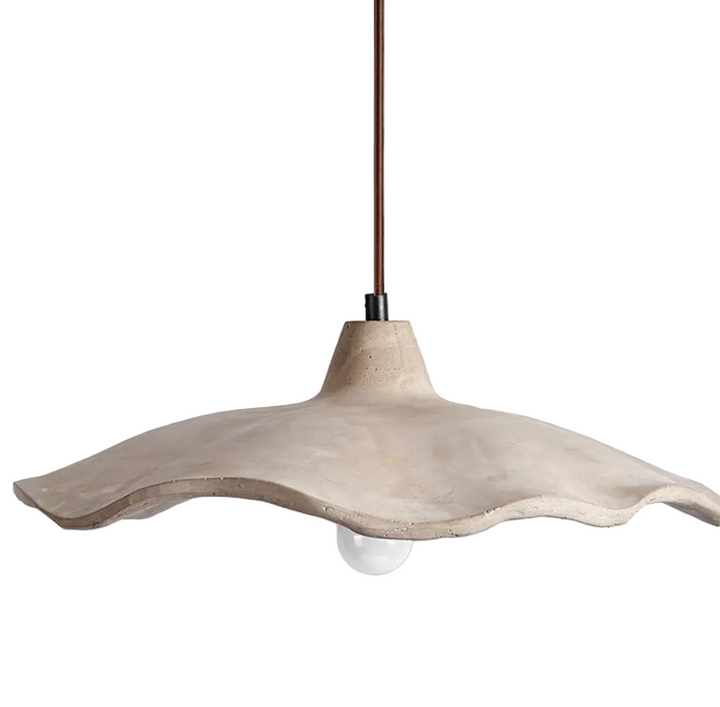 Lampa wisząca z falistym betonowym kloszem