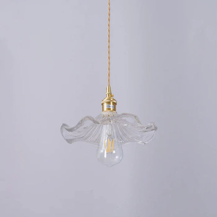 Lampa wisząca z falistym szklanym kloszem