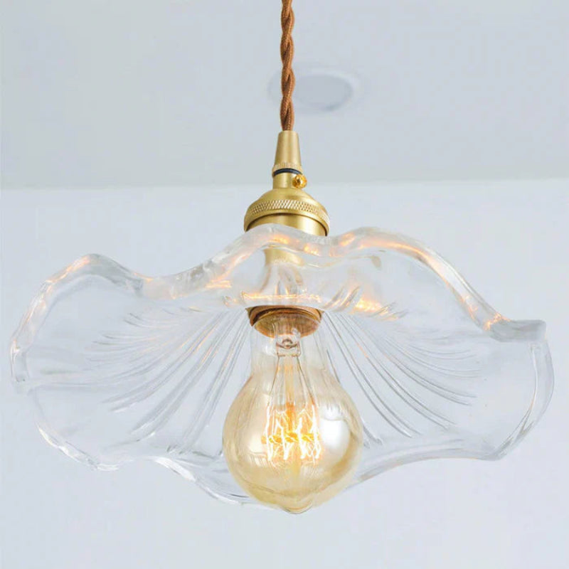 Lampa wisząca z falistym szklanym kloszem