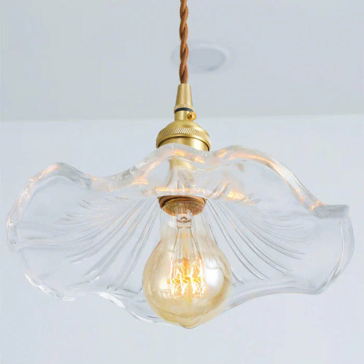 Lampa wisząca z falistym szklanym kloszem