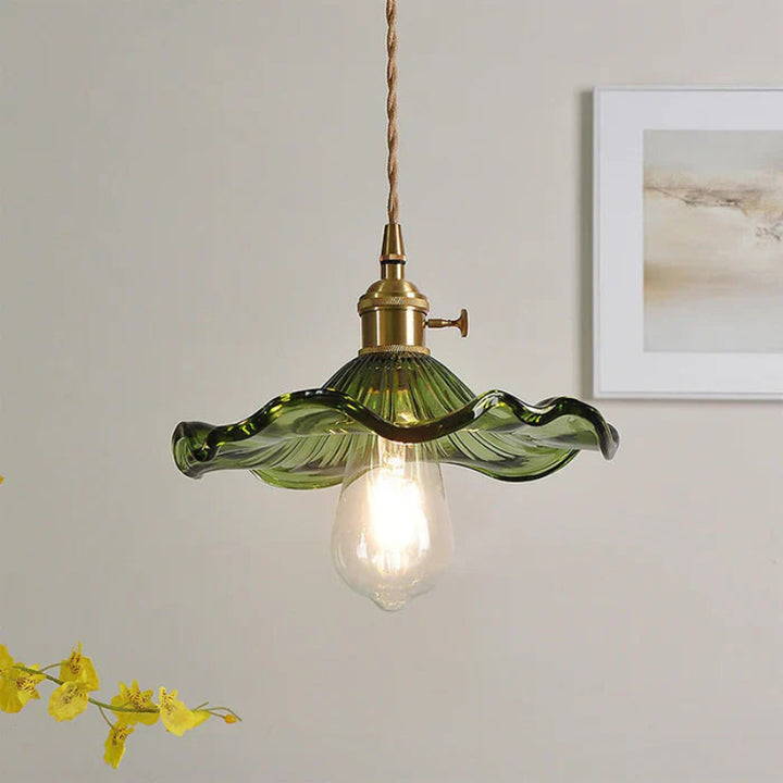 Lampa wisząca z falistym szklanym kloszem