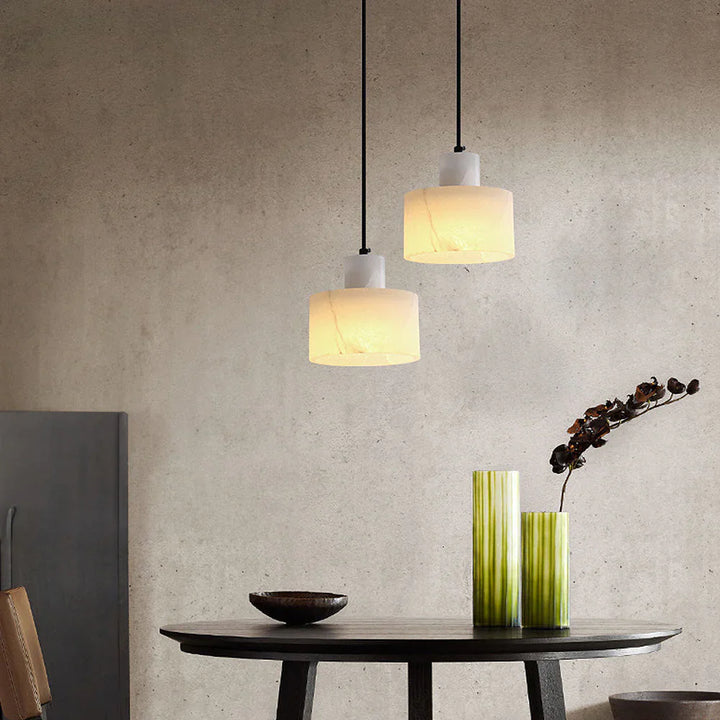 Lampa wisząca z kamiennym kloszem