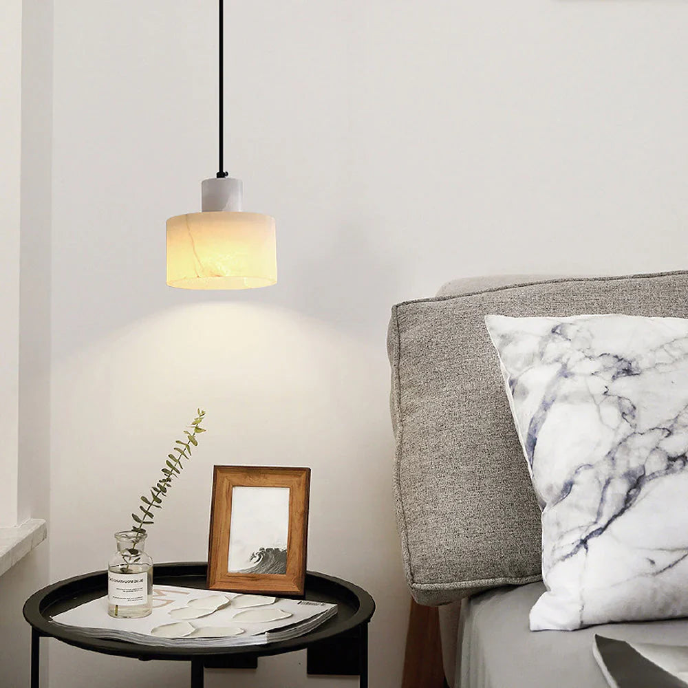Lampa wisząca z kamiennym kloszem