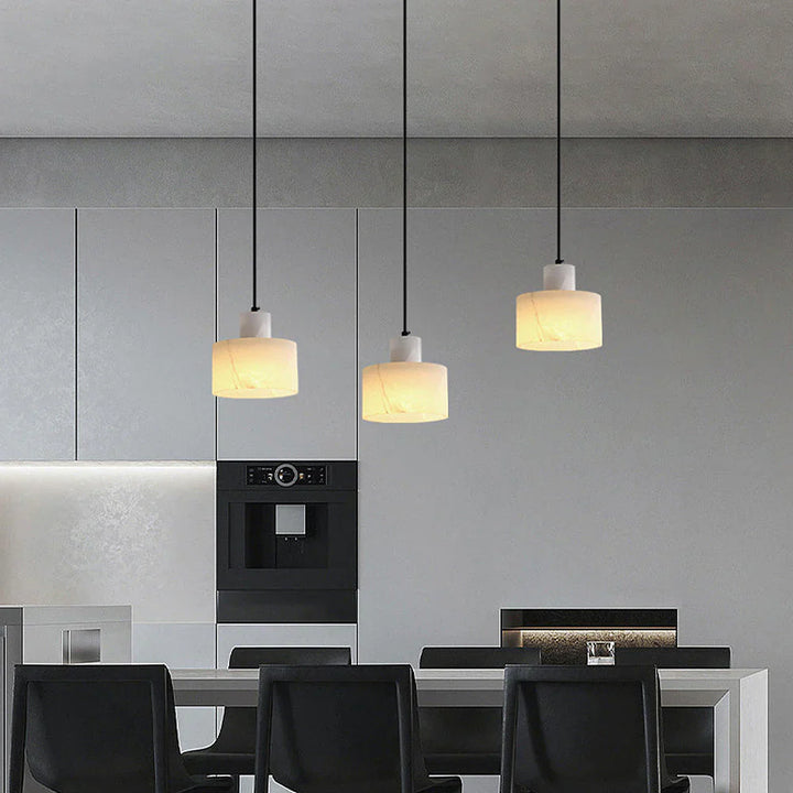 Lampa wisząca z kamiennym kloszem