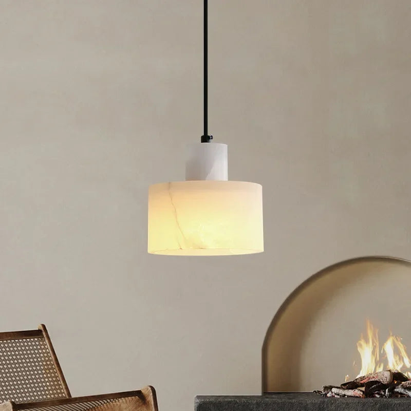 Lampa wisząca z kamiennym kloszem