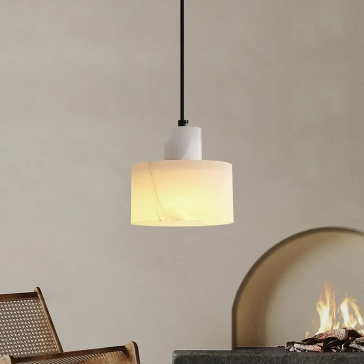Lampa wisząca z kamiennym kloszem