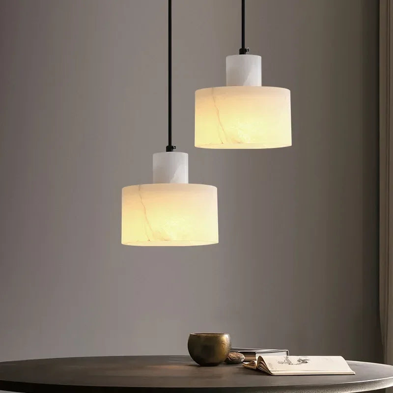 Lampa wisząca z kamiennym kloszem