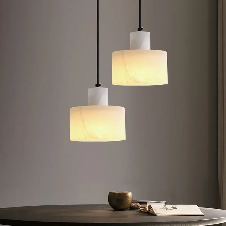 Lampa wisząca z kamiennym kloszem