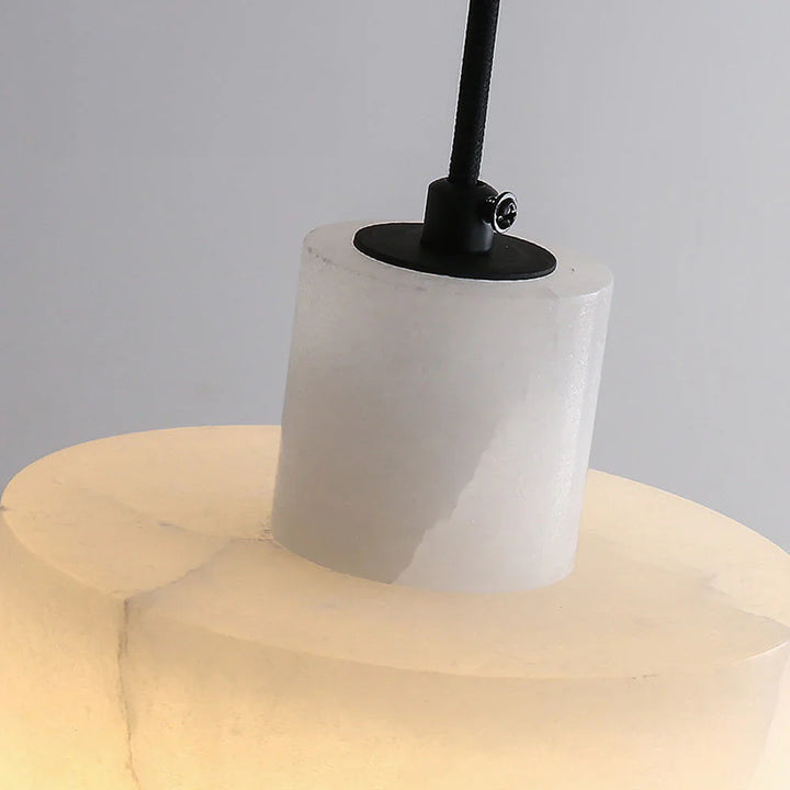 Lampa wisząca z kamiennym kloszem