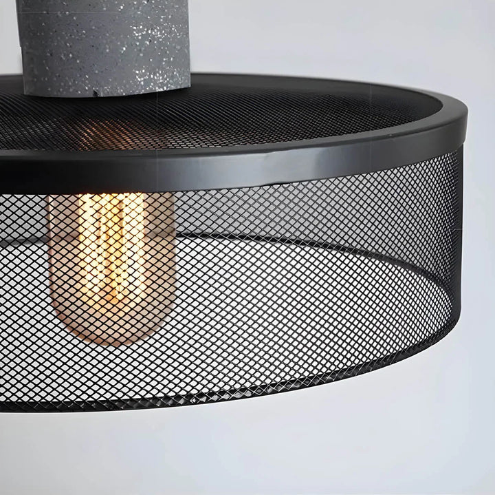Lampa wisząca z kloszami ze szkła i oprawą przypominającą beton