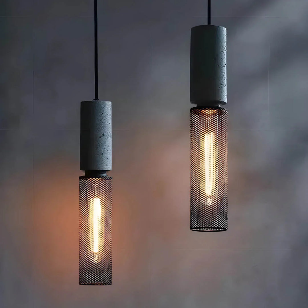 Lampa wisząca z kloszami ze szkła i oprawą przypominającą beton
