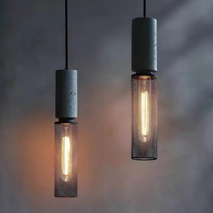 Lampa wisząca z kloszami ze szkła i oprawą przypominającą beton