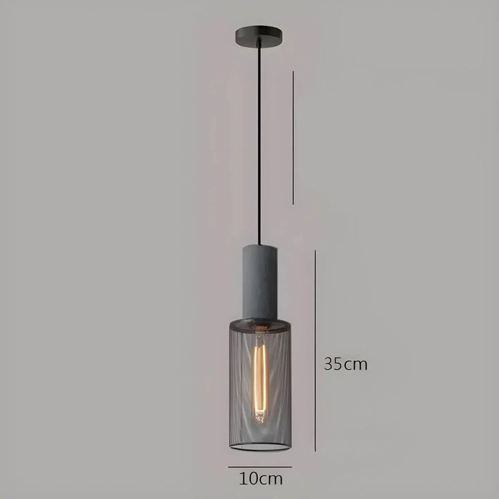 Lampa wisząca z kloszami ze szkła i oprawą przypominającą beton
