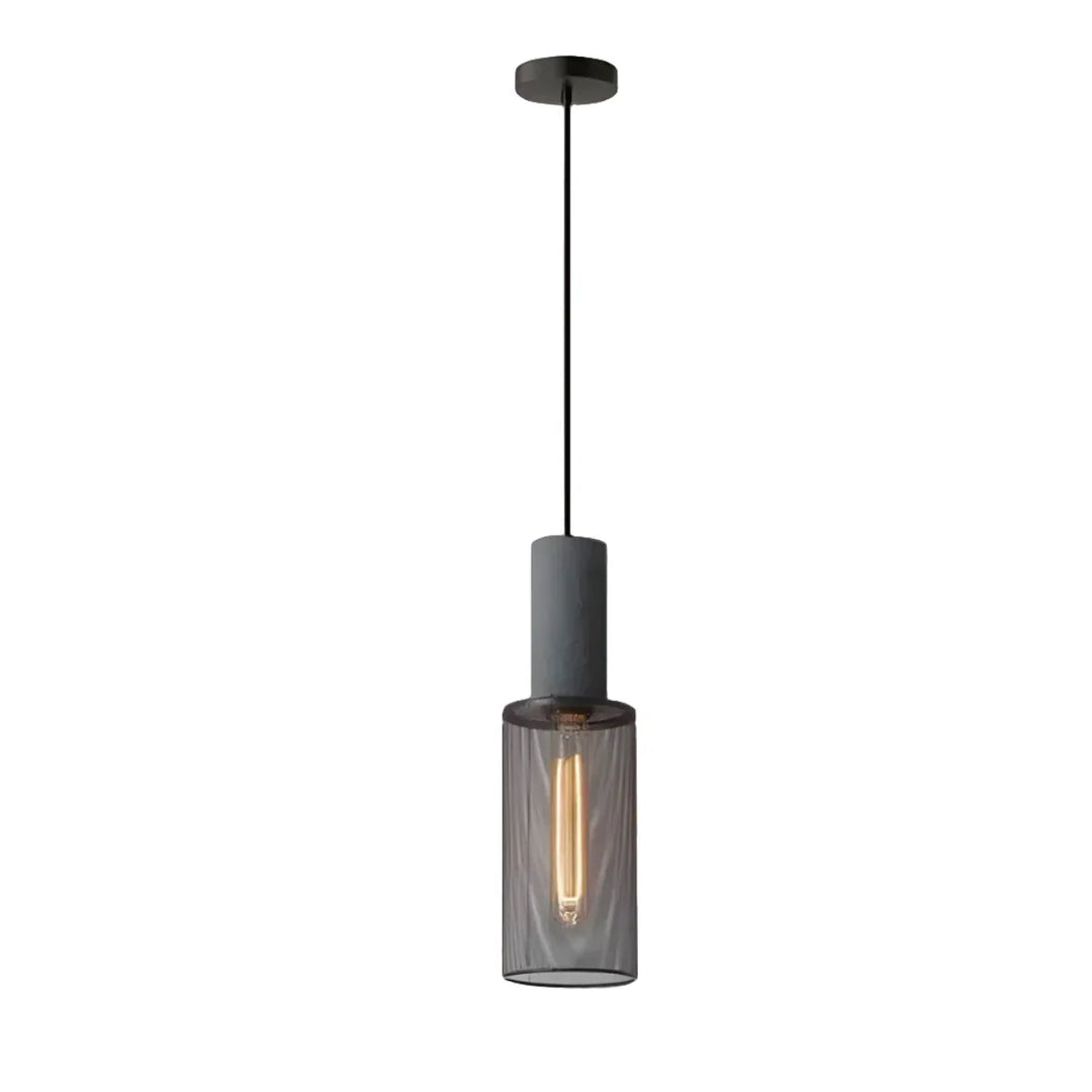 Lampa wisząca z kloszami ze szkła i oprawą przypominającą beton