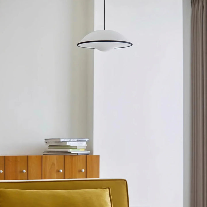 Lampa wisząca z kloszem kopułowym