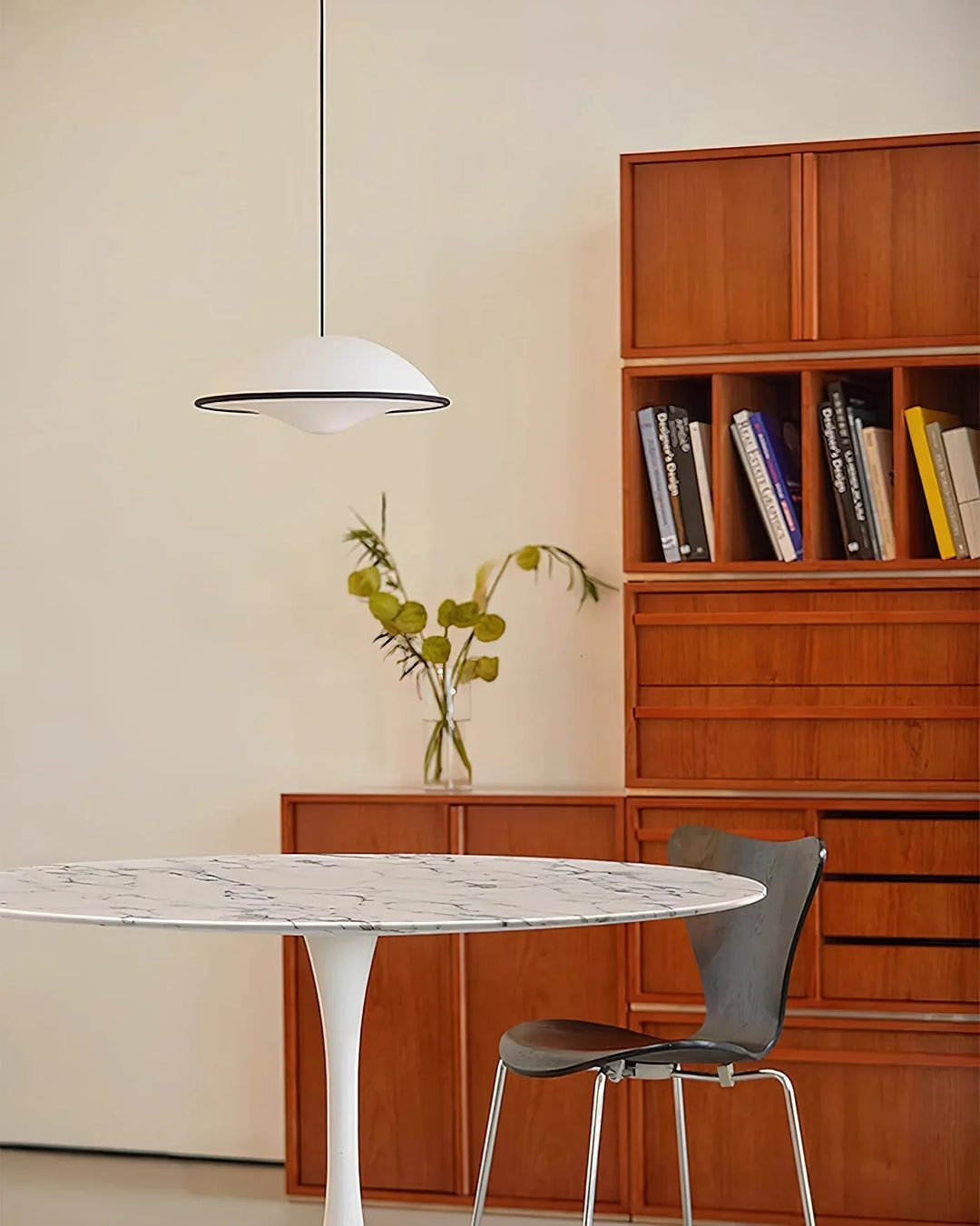 Lampa wisząca z kloszem kopułowym