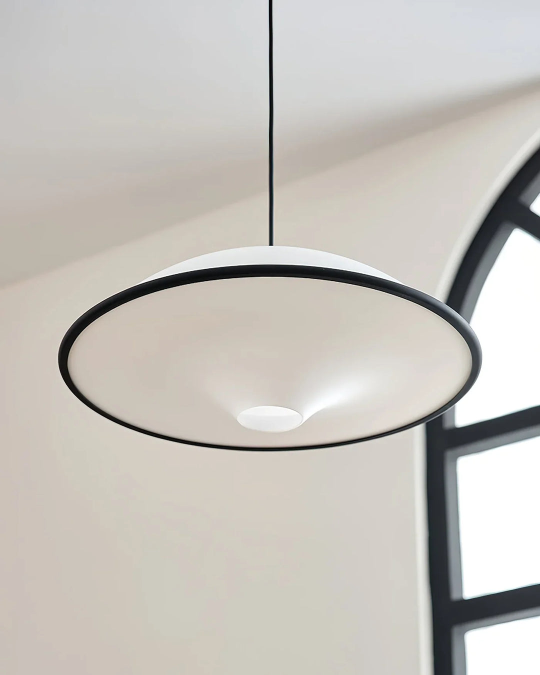 Lampa wisząca z kloszem kopułowym