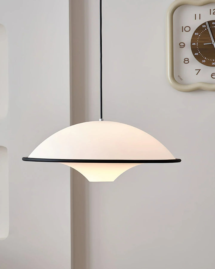 Lampa wisząca z kloszem kopułowym