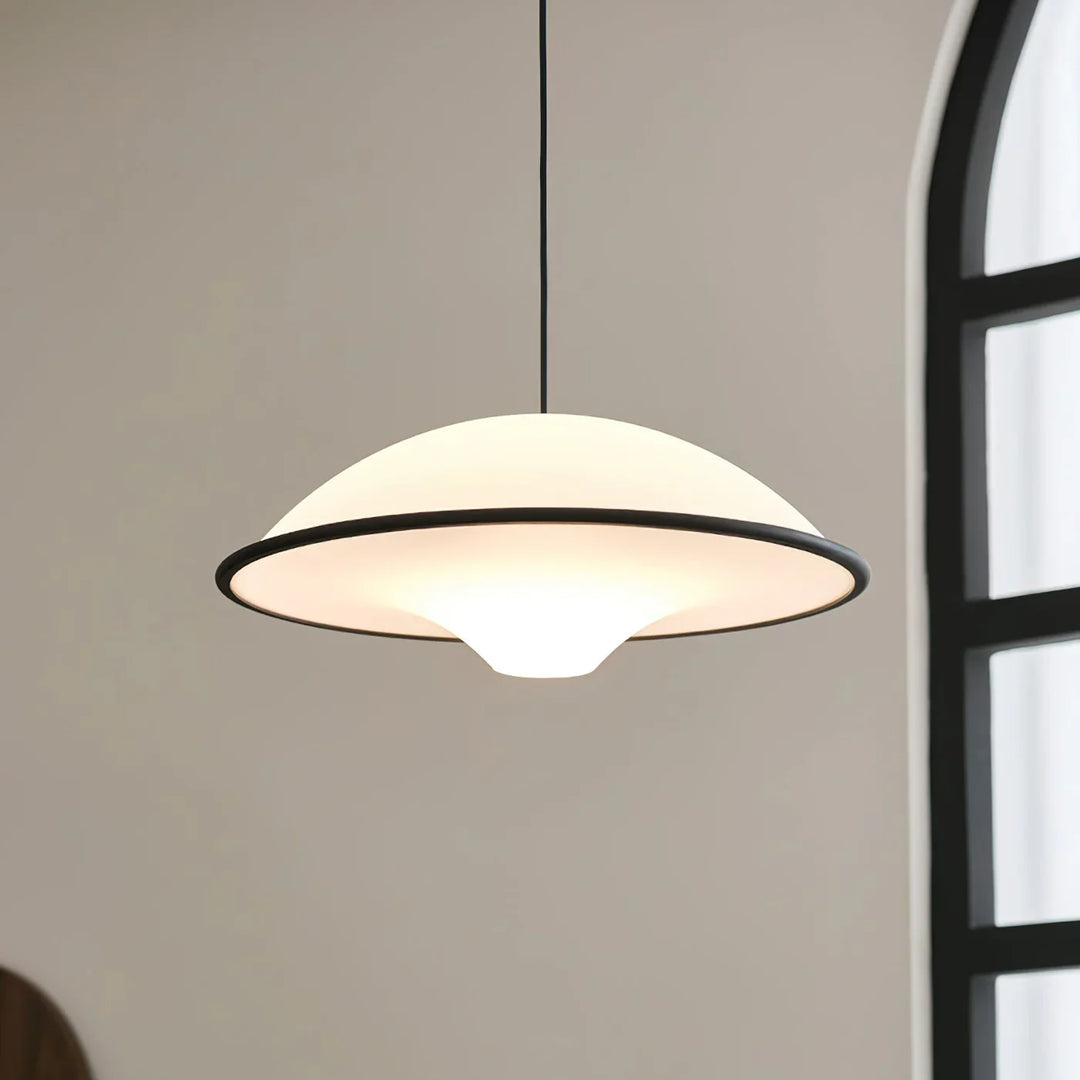 Lampa wisząca z kloszem kopułowym