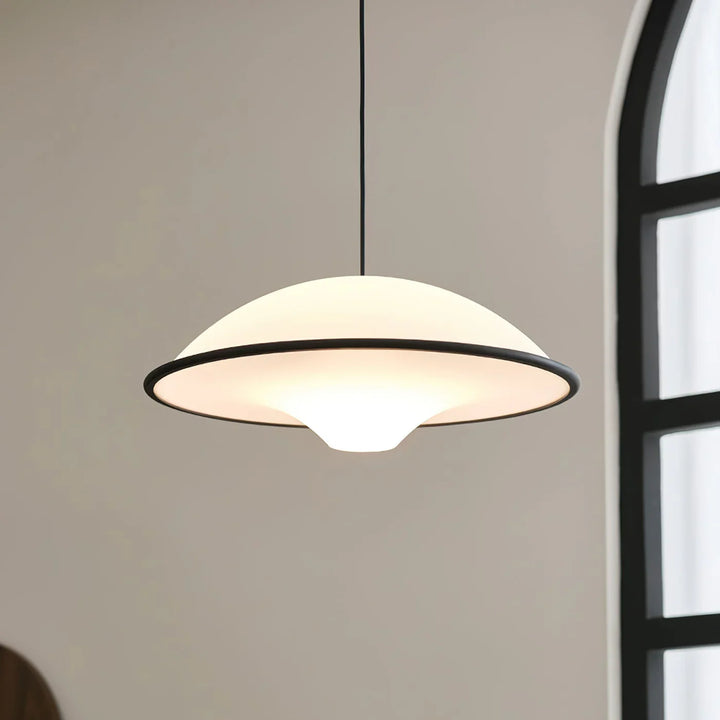 Lampa wisząca z kloszem kopułowym