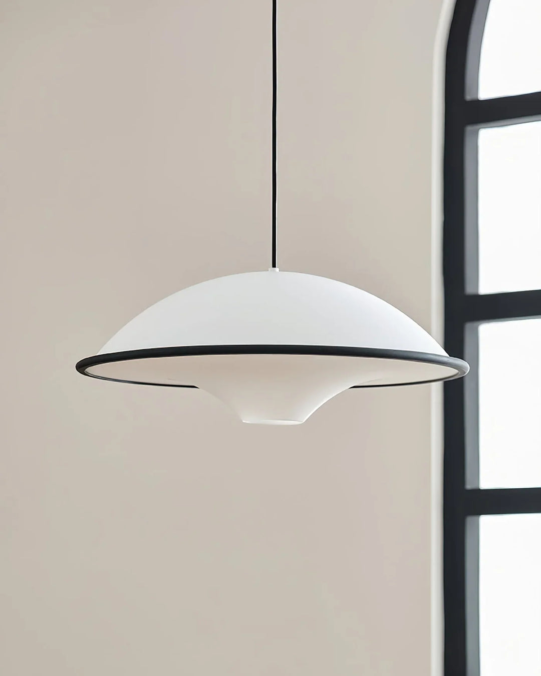 Lampa wisząca z kloszem kopułowym